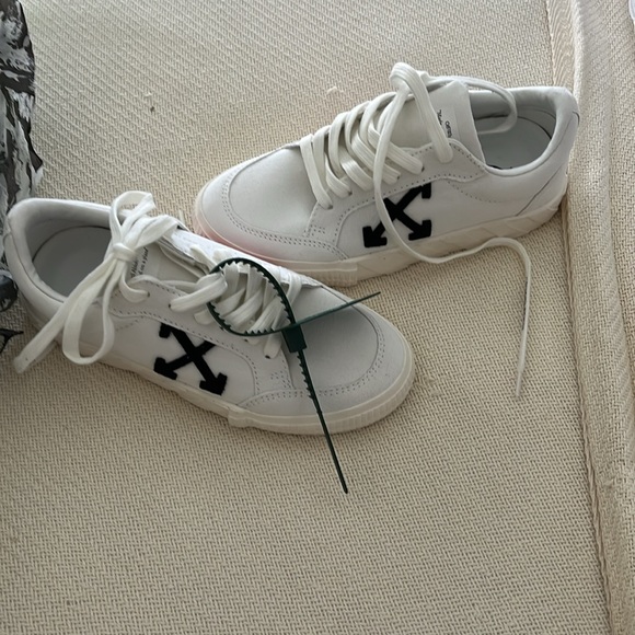 MUST SELL OFF WHITE white low vulcanized canvas black white - Picture 6 of 14